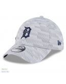 Men's Detroit Tigers New Era Gray 2025 MLB Clubhouse 39THIRTY Flex Hat